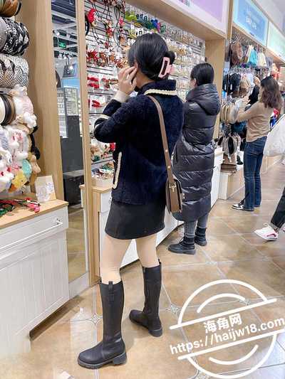 强奸少妇邻居21跟美⼥少妇邻居逛商场没忍住试⾐间操了她2 强奸少妇邻居21跟美⼥少妇邻居逛商场没忍住试⾐间操了她2