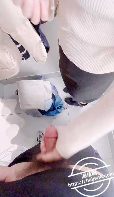 强奸少妇邻居21跟美⼥少妇邻居逛商场没忍住试⾐间操了她9 强奸少妇邻居21跟美⼥少妇邻居逛商场没忍住试⾐间操了她9