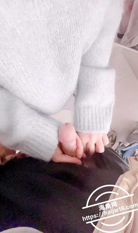 强奸少妇邻居21跟美⼥少妇邻居逛商场没忍住试⾐间操了她11 强奸少妇邻居21跟美⼥少妇邻居逛商场没忍住试⾐间操了她11