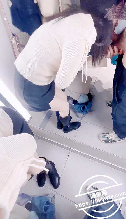 强奸少妇邻居21跟美⼥少妇邻居逛商场没忍住试⾐间操了她8 强奸少妇邻居21跟美⼥少妇邻居逛商场没忍住试⾐间操了她8