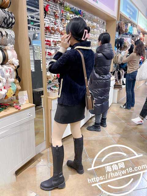 强奸少妇邻居21跟美⼥少妇邻居逛商场没忍住试⾐间操了她2 强奸少妇邻居21跟美⼥少妇邻居逛商场没忍住试⾐间操了她2