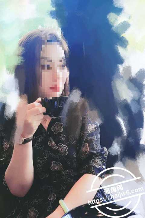 教师母亲偷拍被儿子发现1