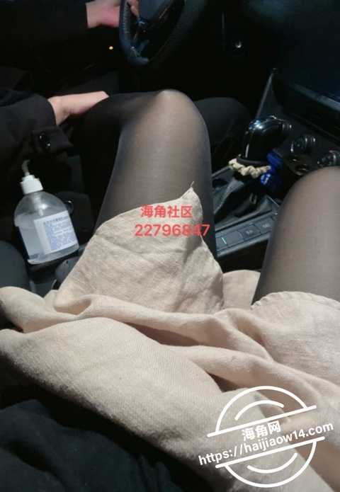 教师母亲萍姐 37 萍姐儿子说他最喜欢丝袜腿 你们呢 教师母亲萍姐 37 萍姐儿子说他最喜欢丝袜腿 你们呢