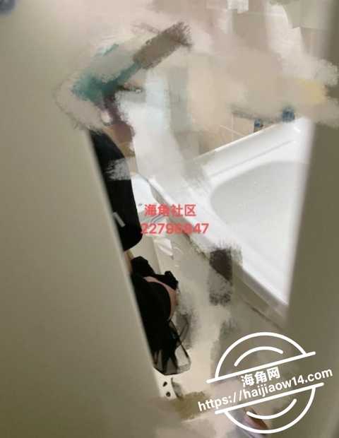 教师母亲萍姐 38 发现儿子拿闺蜜的内裤打飞机 