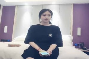 探花实录 清纯文静马尾学妹深喉特写性感娇喘 硬到忍不住按墙后入疯狂输出