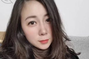 海角社区.表姐如白玉梨香般饱胀软热的玉乳上稍加力道挤压